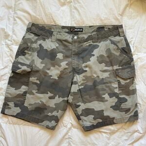 noble outfitters Distressed khaki green camo cargo shorts sz 40 ripstop